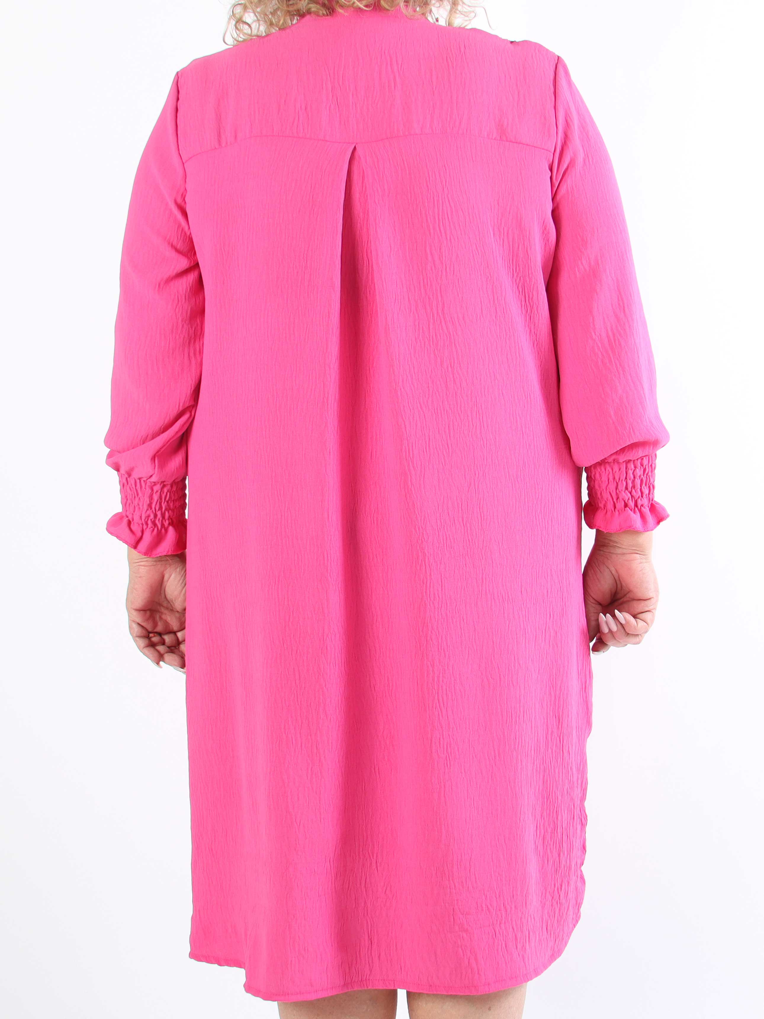 Marisol - Sød plus size kjole med smock og v-udskæring